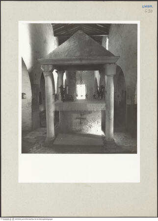 Vorderseite von Foto Marburg [https://www.deutsche-digitale-bibliothek.de/content/lizenzen/rv-ez/] Altarziborium - Ansicht von Süwesten, bh225263_recto. Foto: Hutzel, Max.