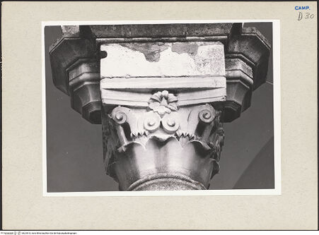 Vorderseite von Pedicini, Luciano [https://www.deutsche-digitale-bibliothek.de/content/lizenzen/rv-ez/] Kapitell 3 - Frontalansicht, bh225413_recto. Foto: Pedicini, Luciano.