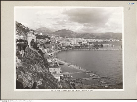 Vorderseite von Alinari [https://www.deutsche-digitale-bibliothek.de/content/lizenzen/rv-ez/] Ansicht von Vietri, bh226553_recto. Foto.