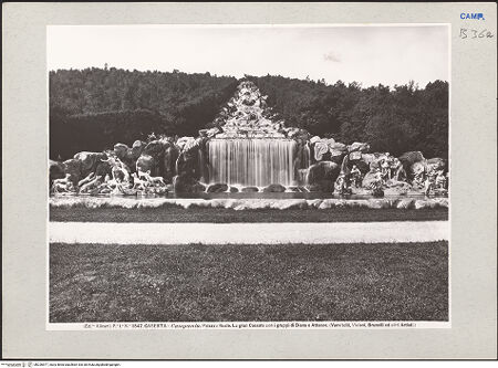 Vorderseite von Alinari [https://www.deutsche-digitale-bibliothek.de/content/lizenzen/rv-ez/] Fontana di Diana e Atteone (Brunnen der Diana und Aktäon) - Gesamtansicht, bh226577_recto. Foto.