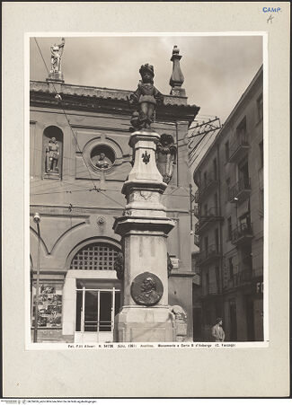 Vorderseite von Alinari [https://www.deutsche-digitale-bibliothek.de/content/lizenzen/rv-ez/] Denkmal des Karl II., König von Spanien (1661/1700) - Frontalansicht, bh226626_recto. Foto.