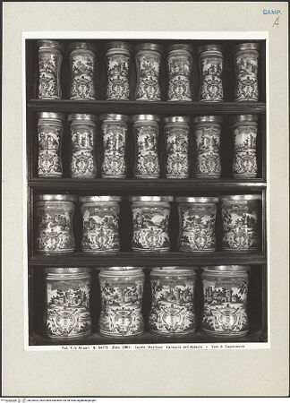 Vorderseite von Alinari [https://www.deutsche-digitale-bibliothek.de/content/lizenzen/rv-ez/] Palazzo Abbaziale di Loreto - Detail des Schrankes, bh226632_recto. Foto.