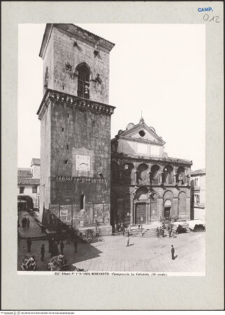 Vorderseite von Alinari [https://www.deutsche-digitale-bibliothek.de/content/lizenzen/rv-ez/] Santa Maria de Episcopio - Campanile und Fassade, bh226638_recto. Foto.