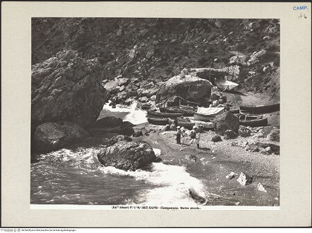 Vorderseite von Alinari [https://www.deutsche-digitale-bibliothek.de/content/lizenzen/rv-ez/] Strand, bh226658_recto. Foto.