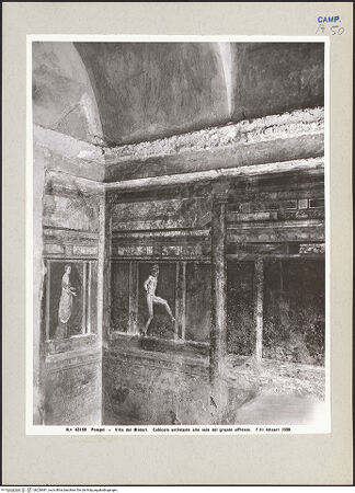 Vorderseite von Alinari [https://www.deutsche-digitale-bibliothek.de/content/lizenzen/rv-ez/] Wanddekoration - Teilansicht (südöstliche Ecke), bh226681_recto. Foto.