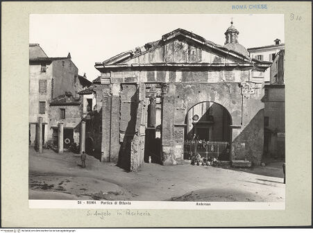 Vorderseite von Alinari [https://www.deutsche-digitale-bibliothek.de/content/lizenzen/rv-ez/] Sant'Angelo in PescheriaHauptfassade (Portico dell'Ottavia) / Südfassade - Propylon außen, bh226838_recto. Foto.