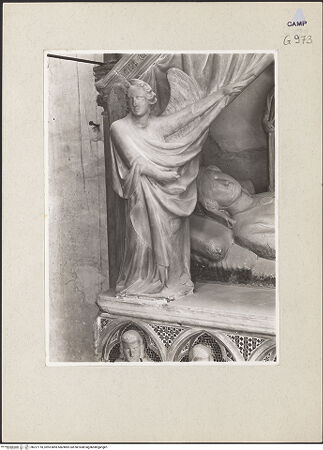 Vorderseite von Sopr. BAS NA [https://www.deutsche-digitale-bibliothek.de/content/lizenzen/rv-ez/] Grabmal der Königin Maria von Ungarn - Linker Engel, bh227718_recto. Foto.