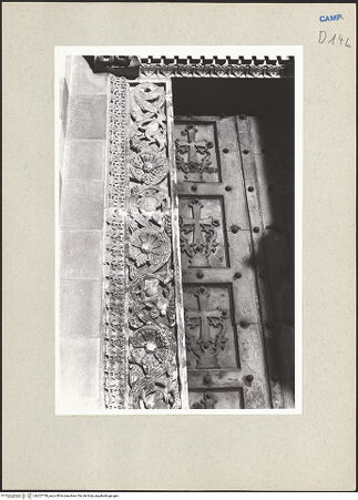 Vorderseite von Pace, Valentino [https://www.deutsche-digitale-bibliothek.de/content/lizenzen/rv-ez/] Rahmung des Portals - Linke Seite, Detail, bh227758_recto. Foto: Pace, Valentino.