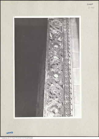 Vorderseite von Pace, Valentino [https://www.deutsche-digitale-bibliothek.de/content/lizenzen/rv-ez/] Rahmung des Portals - Rechte Seite, Detail, bh227762_recto. Foto: Pace, Valentino.