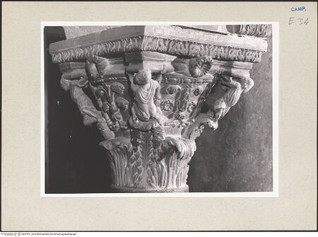 Vorderseite von Pedicini, Luciano [https://www.deutsche-digitale-bibliothek.de/content/lizenzen/rv-ez/] Säulen und BasenKapitell mit Eckfiguren - Kapitell 2: Seitenansicht, bh227811_recto. Foto: Pedicini, Luciano.