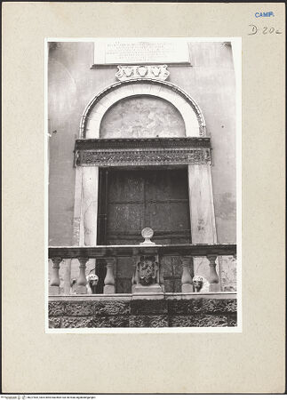 Vorderseite von Pace, Valentino [https://www.deutsche-digitale-bibliothek.de/content/lizenzen/rv-ez/] Porta dei Leoni (Portal des Atriums) - Gesamtansicht von unten, bh227842_recto. Foto: Pace, Valentino.