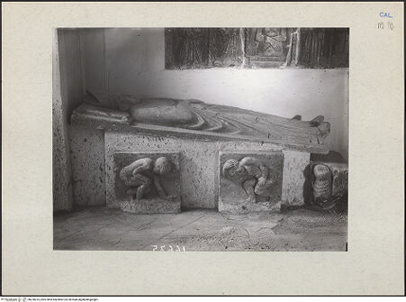 Vorderseite von ICCD [https://www.deutsche-digitale-bibliothek.de/content/lizenzen/rv-ez/] Gebeugte Putti - Gesamtansicht beider Reliefs ursprünglicher Aufstellungsort, bh228225_recto. Foto.