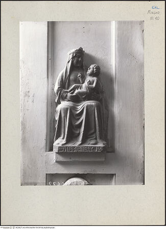 Vorderseite von ICCD [https://www.deutsche-digitale-bibliothek.de/content/lizenzen/rv-ez/] Madonna - Gesamtansicht (während in der Kathedrale?), bh228227_recto. Foto.