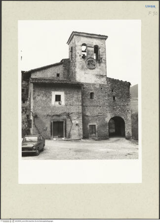 Vorderseite von Getty Research Institute? [https://www.deutsche-digitale-bibliothek.de/content/lizenzen/rv-ez/] Piazza Corrado - Blick von der Kirche Santa Maria delle Grazie zum östlichen Zugangstor (von Südwesten), bh228553_recto. Foto: Hutzel, Max.