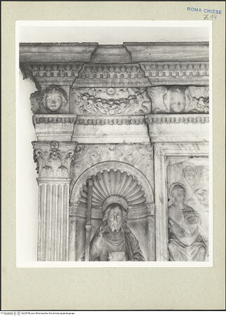 Vorderseite von Courtauld Institute [https://www.deutsche-digitale-bibliothek.de/content/lizenzen/rv-ez/] Grabmal des Kardinals Jacopo Ammanati-Piccolomini (+1479) - Detail des Architravs, links, bh229738_recto. Diapositiv.