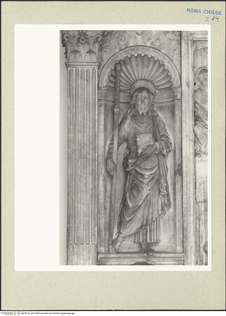Vorderseite von Courtauld Institute [https://www.deutsche-digitale-bibliothek.de/content/lizenzen/rv-ez/] Grabmal des Kardinals Jacopo Ammanati-Piccolomini (+1479)NischenfigurenLinke Nische: Heiliger Jakobus - Gesamtansicht, bh229751_recto. Foto.