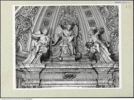 Vorderseite von Courtauld Institute [https://www.deutsche-digitale-bibliothek.de/content/lizenzen/rv-ez/] Stuckengel mit Arma Christi - Gesamtansicht, bh229763_recto. Foto.