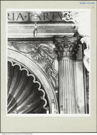 Vorderseite von Courtauld Institute [https://www.deutsche-digitale-bibliothek.de/content/lizenzen/rv-ez/] Madonna del Parto - Ädikula, rechter Zwickel, Detail: Viktorie, bh229775_recto. Foto.