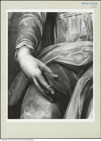 Vorderseite von Courtauld Institute [https://www.deutsche-digitale-bibliothek.de/content/lizenzen/rv-ez/] Madonna del Parto - Detail: rechte Hand mit Buch, bh229780_recto. Foto.