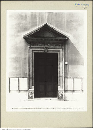 Vorderseite von Courtauld Institute [https://www.deutsche-digitale-bibliothek.de/content/lizenzen/rv-ez/] Portal mit Delphinfries und Kastilien-Leon Wappen - Gesamtansicht, bh230044_recto. Foto.