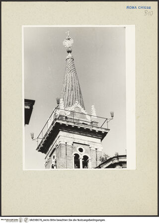 Vorderseite von Courtauld Institute [https://www.deutsche-digitale-bibliothek.de/content/lizenzen/rv-ez/] Santa Maria dell'AnimaGlockenturm - Oberer Architrav, Giebelschrägen und Turmhelm, bh230070_recto. Foto.