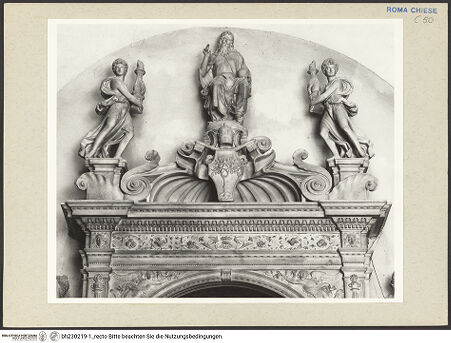 Vorderseite von Courtauld Institute [https://www.deutsche-digitale-bibliothek.de/content/lizenzen/rv-ez/] Grabmal des Kardinals Girolamo Basso della Rovere, (gestorben 1507) - Bekrönung mit segnendem Christus, bh230219-1_recto. Foto.