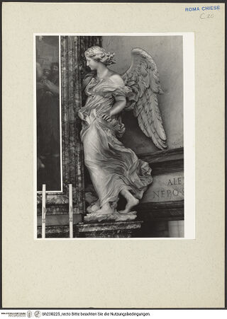 Vorderseite von Courtauld Institute [https://www.deutsche-digitale-bibliothek.de/content/lizenzen/rv-ez/] HeimsuchungsaltarRahmenhaltender Engel rechts - , bh230225_recto. Foto.