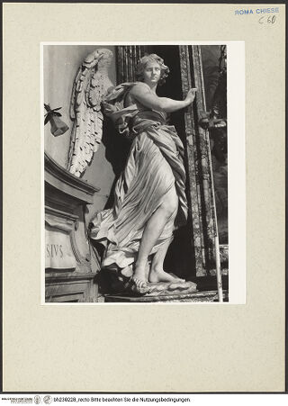 Vorderseite von Courtauld Institute [https://www.deutsche-digitale-bibliothek.de/content/lizenzen/rv-ez/] Altar der Heiligen FamilieRahmenhaltender Engel links - Gesamtaufnahme von links, bh230228_recto. Foto.