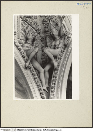 Vorderseite von Courtauld Institute [https://www.deutsche-digitale-bibliothek.de/content/lizenzen/rv-ez/] Innenausstattung der Cappella TeodoliDie vier Evangelisten - Detail: Stuckdekoration in den Kuppelzwickeln, bh230238_recto. Foto.