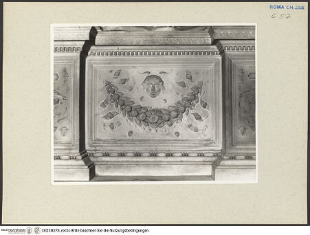 Vorderseite von Courtauld Institute [https://www.deutsche-digitale-bibliothek.de/content/lizenzen/rv-ez/] Grabmal des Kardinals Ascanio Maria Sforza, (gestorben 1505)Figuren der theologischen Tugenden und Kardinaltugendenrechte Nische: Klugheit - Ornamentierter Sockel unter der Statue, bh230273_recto. Foto.