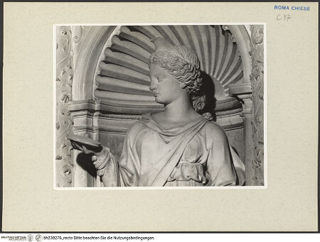 Vorderseite von Courtauld Institute [https://www.deutsche-digitale-bibliothek.de/content/lizenzen/rv-ez/] Grabmal des Kardinals Ascanio Maria Sforza, (gestorben 1505)Figuren der theologischen Tugenden und Kardinaltugendenrechte Nische: Klugheit - Kopf und Büste der Statue, bh230276_recto. Foto.