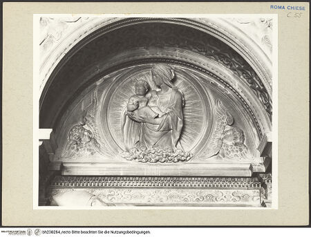 Vorderseite von Courtauld Institute [https://www.deutsche-digitale-bibliothek.de/content/lizenzen/rv-ez/] Grabmal des Kardinals Ascanio Maria Sforza, (gestorben 1505)Nische mit Liegefigur des Verstorbenen, darüber Lünette mit Madonna und Kind - Madonna, bh230284_recto. Foto.