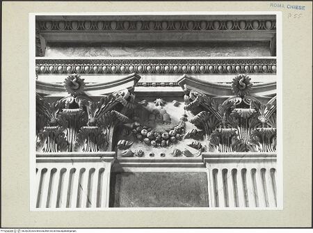 Vorderseite von Courtauld Institute [https://www.deutsche-digitale-bibliothek.de/content/lizenzen/rv-ez/] Fries mit Girlanden - Fruchtghirlande mit Chigi-Emblem, bh230320_recto. Foto.