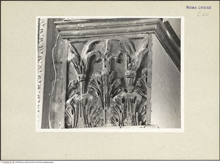 Vorderseite von Courtauld Institute [https://www.deutsche-digitale-bibliothek.de/content/lizenzen/rv-ez/] Santa Maria in Aracoeli - Detail: Kapitell, bh230342_recto. Foto.