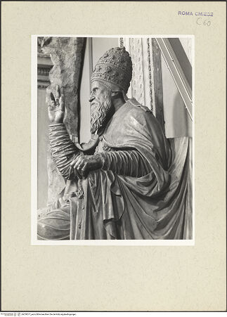 Vorderseite von Courtauld Institute [https://www.deutsche-digitale-bibliothek.de/content/lizenzen/rv-ez/] Papst Paul III. - Detail: Oberkörper, von rechts, bh230377_recto. Foto.