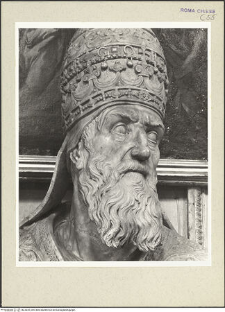 Vorderseite von Courtauld Institute [https://www.deutsche-digitale-bibliothek.de/content/lizenzen/rv-ez/] Sitzstatue von Papst Gregor XIII. Boncompagni - Detail: Kopf, bh230395_recto. Foto.