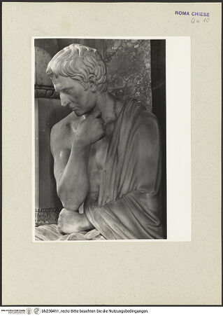 Vorderseite von Courtauld Institute [https://www.deutsche-digitale-bibliothek.de/content/lizenzen/rv-ez/] Grabmal für Settima Marina Maffei (gestorben 1822) - Detail, männliche Sitzstatue, bh230411_recto. Foto.
