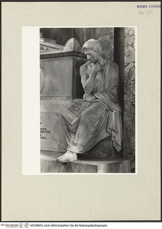 Vorderseite von Courtauld Institute [https://www.deutsche-digitale-bibliothek.de/content/lizenzen/rv-ez/] Grabmal für Settima Marina Maffei (gestorben 1822) - Detail, männliche Sitzstatue, bh230413_recto. Foto.