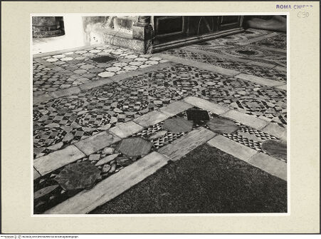 Vorderseite von Courtauld Institute [https://www.deutsche-digitale-bibliothek.de/content/lizenzen/rv-ez/] Santa Maria in AracoeliQuerhaus - Paviment, Detail, bh230426_recto. Foto.