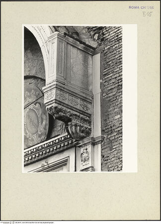 Vorderseite von Courtauld Institute [https://www.deutsche-digitale-bibliothek.de/content/lizenzen/rv-ez/] Mittelportal - Detail: rechte Konsole, von rechts unten, bh230441_recto. Foto.