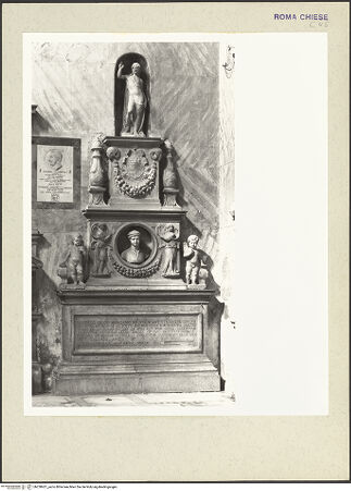 Vorderseite von Courtauld Institute [https://www.deutsche-digitale-bibliothek.de/content/lizenzen/rv-ez/] Grabmal für den Astronomen Lodovico Grato Margani (gest. 1520) - Gesamtansicht, bh230451_recto. Foto.