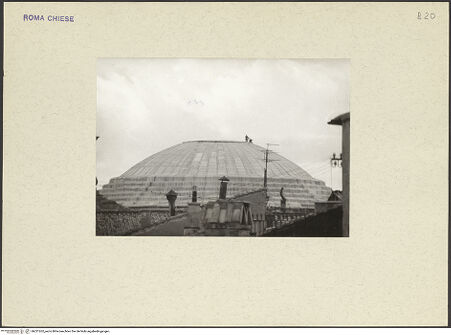 Vorderseite von ICCD [https://www.deutsche-digitale-bibliothek.de/content/lizenzen/rv-ez/] Pantheon - Blechverkleidung der Kuppel, bh231262_recto. Foto.