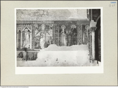 Vorderseite von Getty Research Institute [https://www.deutsche-digitale-bibliothek.de/content/lizenzen/rv-ez/] Santa Maria - Rechte Langhauswand, Teilansicht, bh232000_recto. Foto: Hutzel, Max.