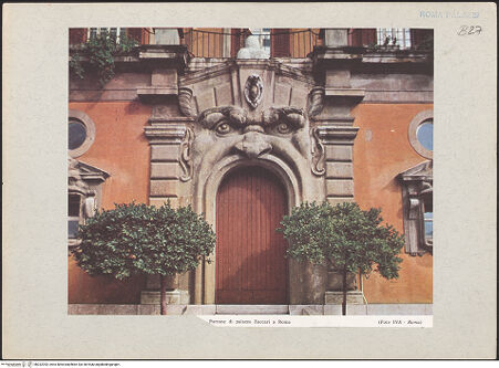 Vorderseite von Istituto delle Assicurazione Roma [https://www.deutsche-digitale-bibliothek.de/content/lizenzen/rv-fz/] Gartenfassade mit Mascherone (Höllenmaul)Maskenportal (Mascherone) - mit mittelhohen, breiten Seitenpflanzen, bh232393_recto. Foto.