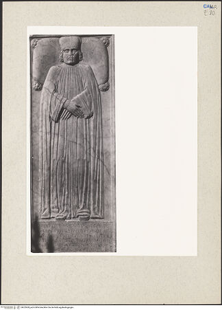 Vorderseite von Pedicini, Luciano [https://www.deutsche-digitale-bibliothek.de/content/lizenzen/rv-ez/] Grabplatte des Priesters Stefano Cecha (gest. um 1518) - Gesamtansicht, bh232420_recto. Foto: Pedicini, Luciano.