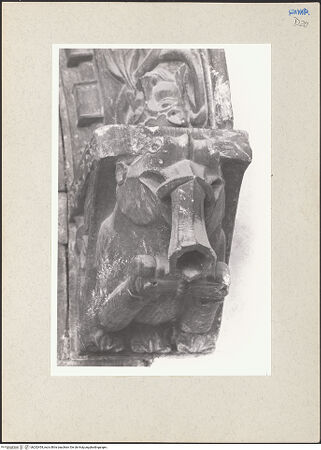 Vorderseite von Pace, Valentino [https://www.deutsche-digitale-bibliothek.de/content/lizenzen/rv-ez/] Hauptportal - Rechte Konsole, bh232454_recto. Foto: Pace, Valentino.