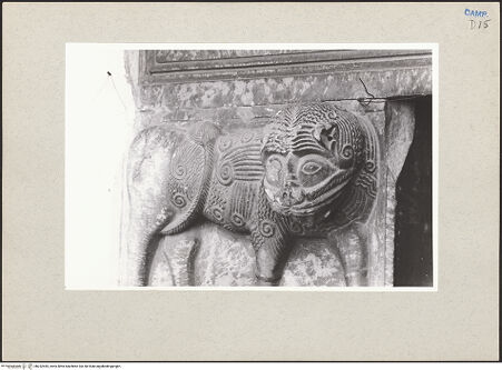 Vorderseite von Pace, Valentino [https://www.deutsche-digitale-bibliothek.de/content/lizenzen/rv-ez/] Hauptportal - Linker Türpfosten, Detail, bh232455_recto. Foto: Pace, Valentino.