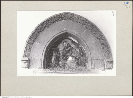 Vorderseite von Pace, Valentino [https://www.deutsche-digitale-bibliothek.de/content/lizenzen/rv-ez/] Rechtes Seitenportal - Archivolte und Tympanon, bh232457_recto. Foto: Pace, Valentino.