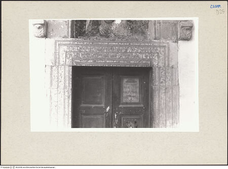 Vorderseite von Pace, Valentino [https://www.deutsche-digitale-bibliothek.de/content/lizenzen/rv-ez/] Rechtes Seitenportal - Türsturz, bh232458_recto. Foto: Pace, Valentino.