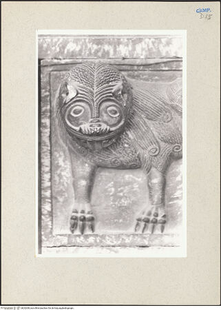 Vorderseite von Pace, Valentino [https://www.deutsche-digitale-bibliothek.de/content/lizenzen/rv-ez/] Hauptportal - Rechter Türpfosten, Detail, bh232460_recto. Foto: Pace, Valentino.